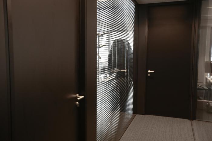 Etix Group - Cloisons et portes sur mesure