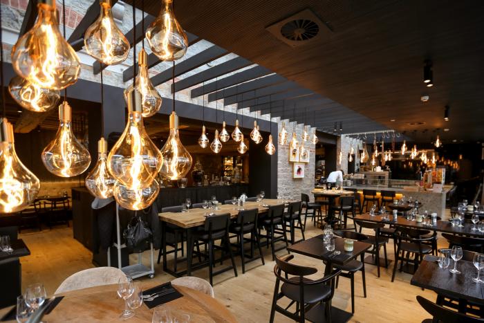 La Bru'sserie - Parquet en chêne et meubles sur mesure