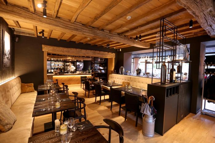 La Bru'sserie - Parquet en chêne, meubles sur mesure et lambris en bois brûlé