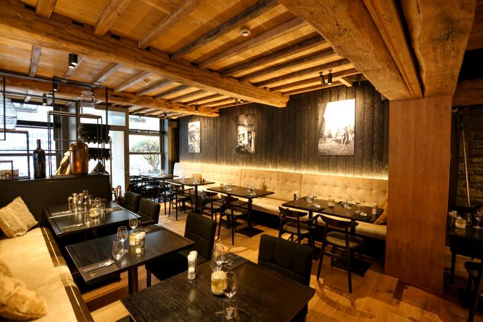 La Bru'sserie - Parquet en chêne, meubles sur mesure et lambris en bois brûlé