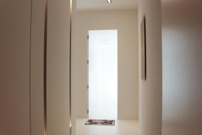 Porte affleurante avec charnières invisibles